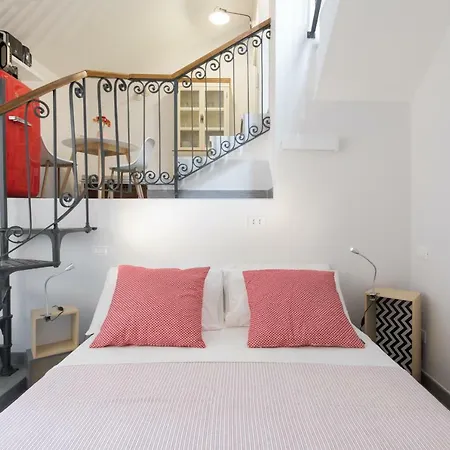 Appartement Quiet Pied A Terre With Terrace In Borgo Pio à Rome Extérieur photo
