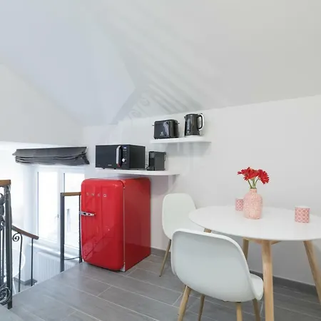 Appartement Quiet Pied A Terre With Terrace In Borgo Pio à Rome Extérieur photo
