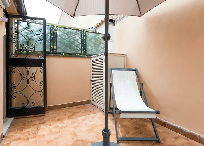 Quiet Pied A Terre With Terrace In Borgo Pio