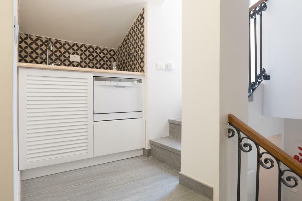 Appartement Quiet Pied A Terre With Terrace In Borgo Pio Rome