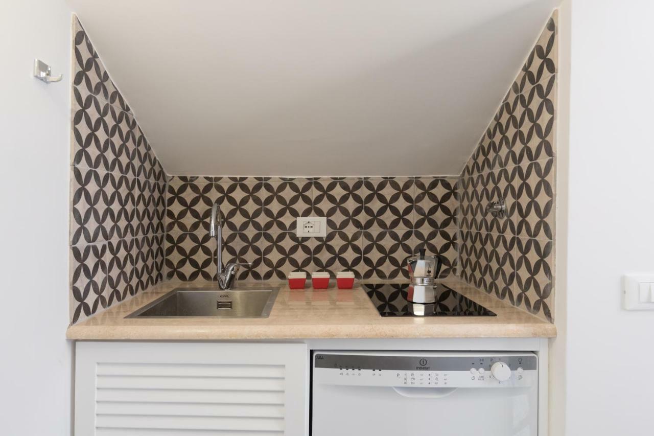 Appartement Quiet Pied A Terre With Terrace In Borgo Pio Rome